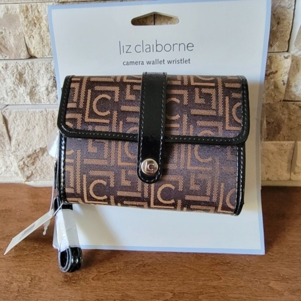 Liz Claiborne Camera wallet Wristlet brown *